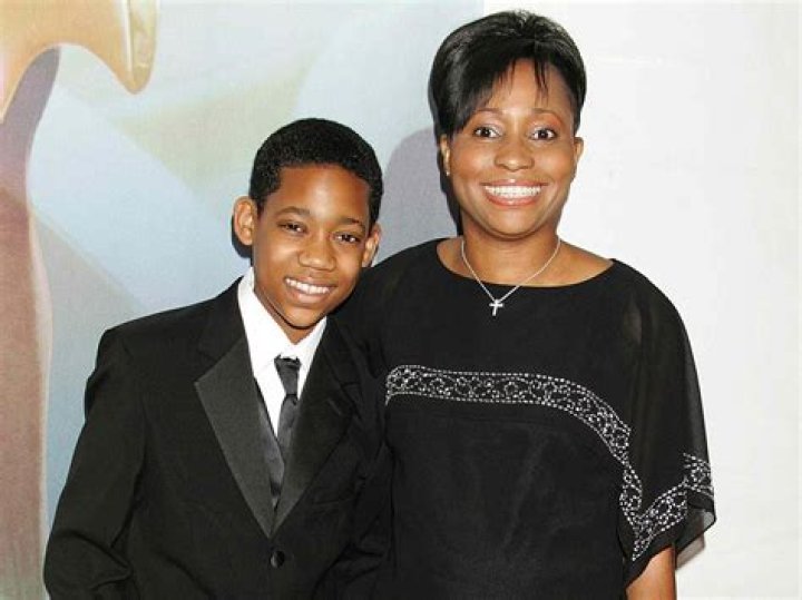 Actress Angela | Parents And Career