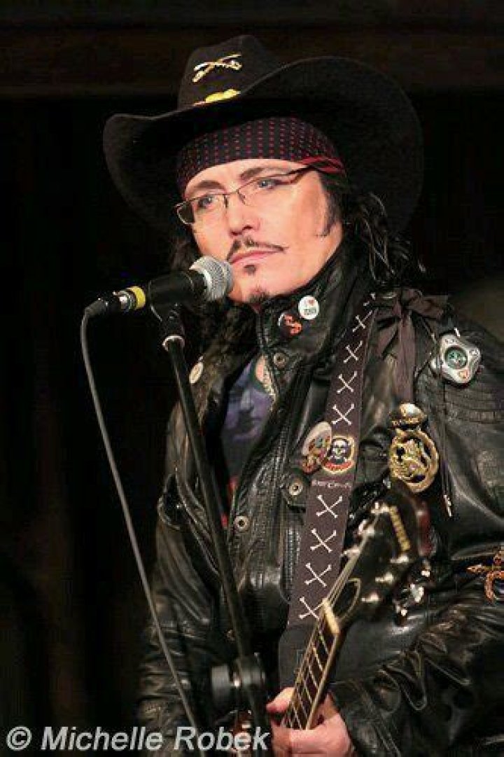 Elvis Perkins- Net Worth, Bio, Girlfriend, Height, Career