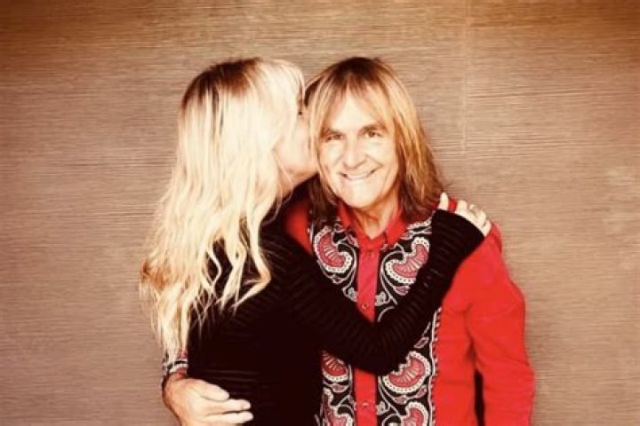 How Old Is Mike Peters’ Wife According To Jules Peters Wikipedia? Clan Tree