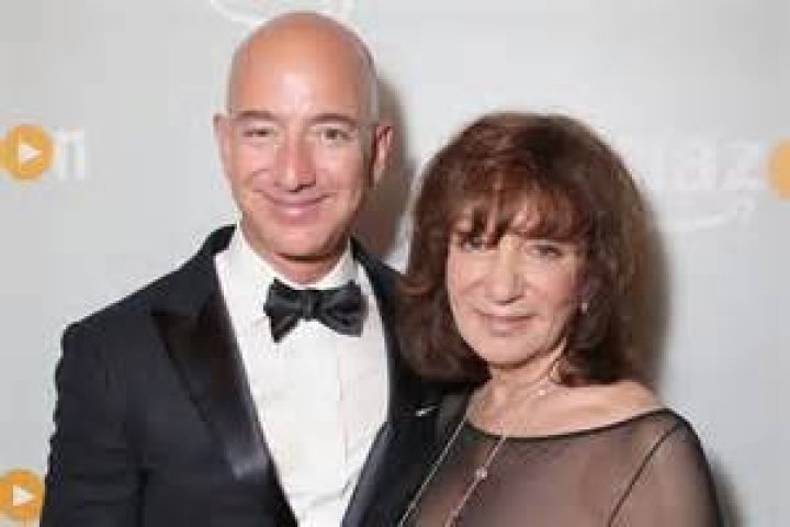 Jacklyn Bezos