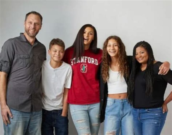 Lauren Betts’s sexual orientation, gender identity, and family information