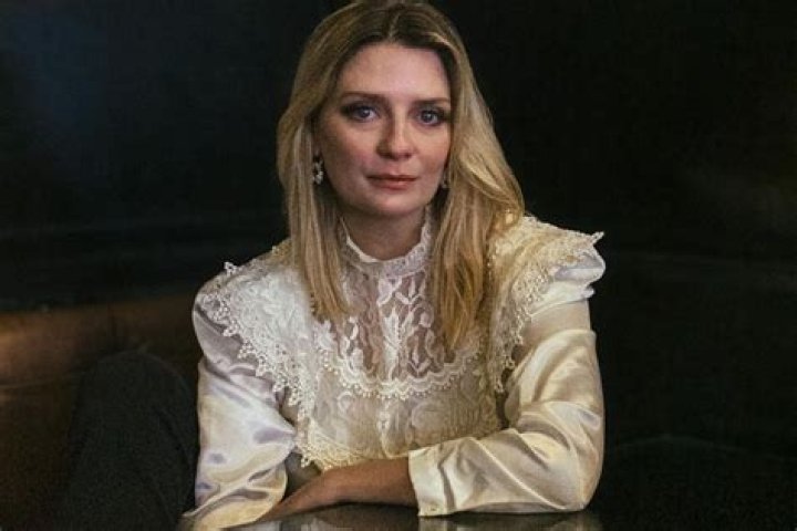 Mischa Barton | Bio, Age, Net Worth, Relationship, Career