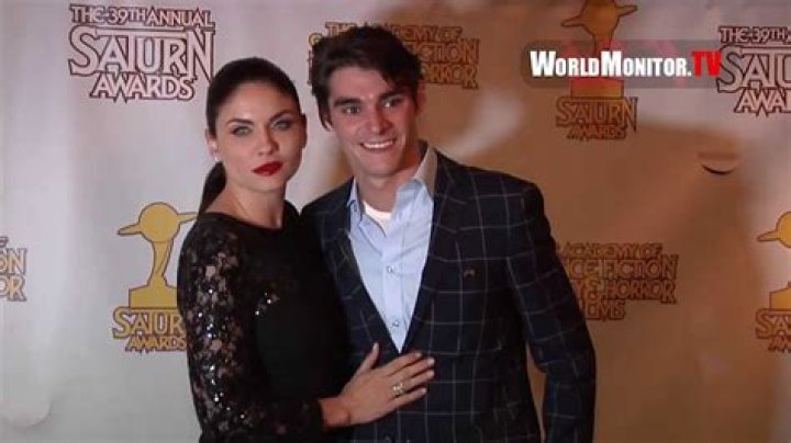 Rumored About Jodi Lyn O’Keefe Was Dating RJ Mitte